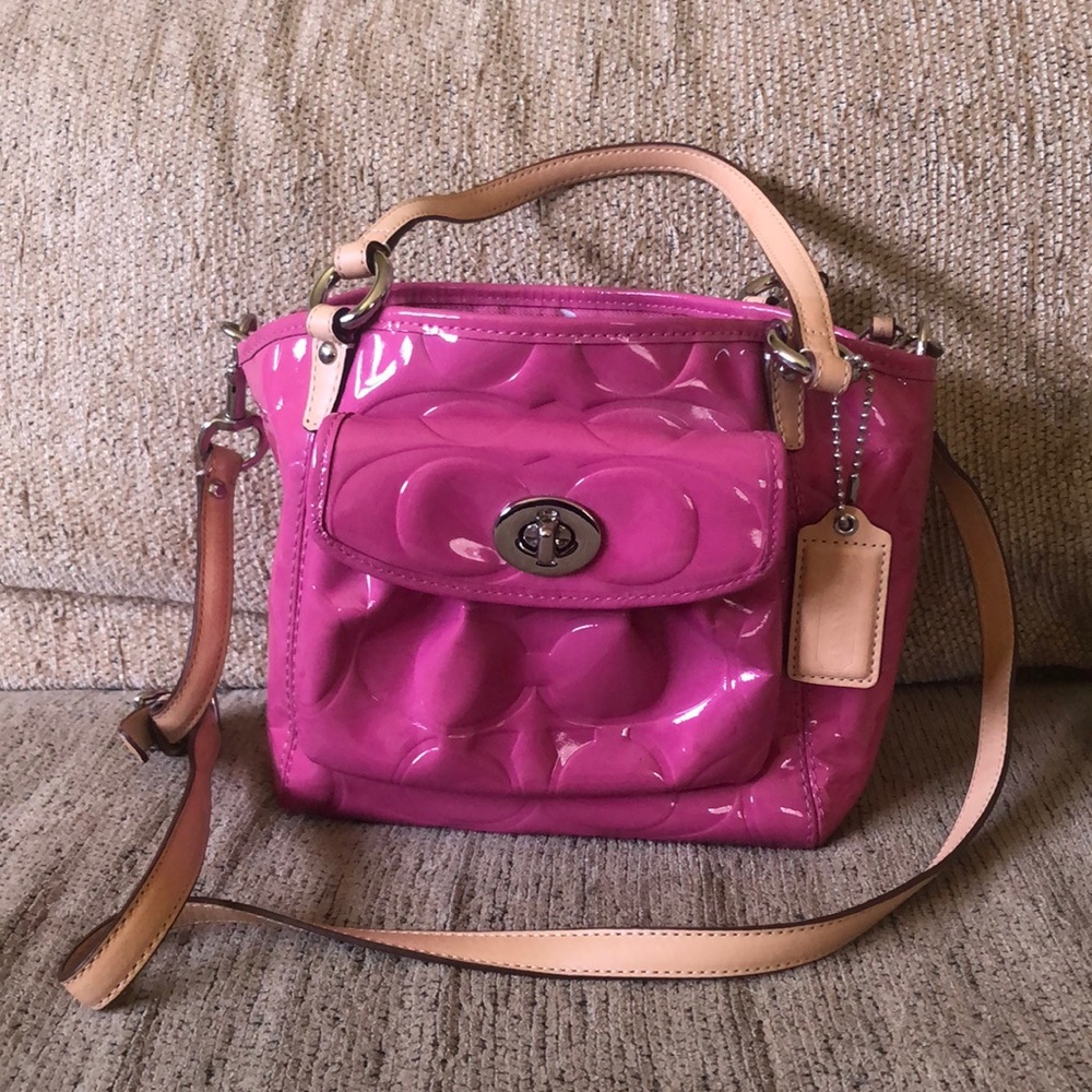 Pink coach pursue